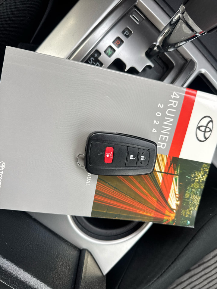 Toyota 4Runner SR5 4WD 2024