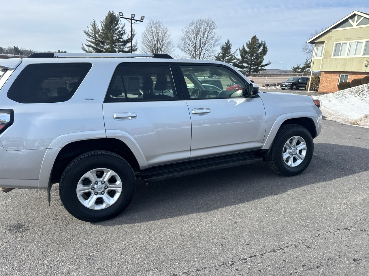Toyota 4Runner SR5 4WD 2024