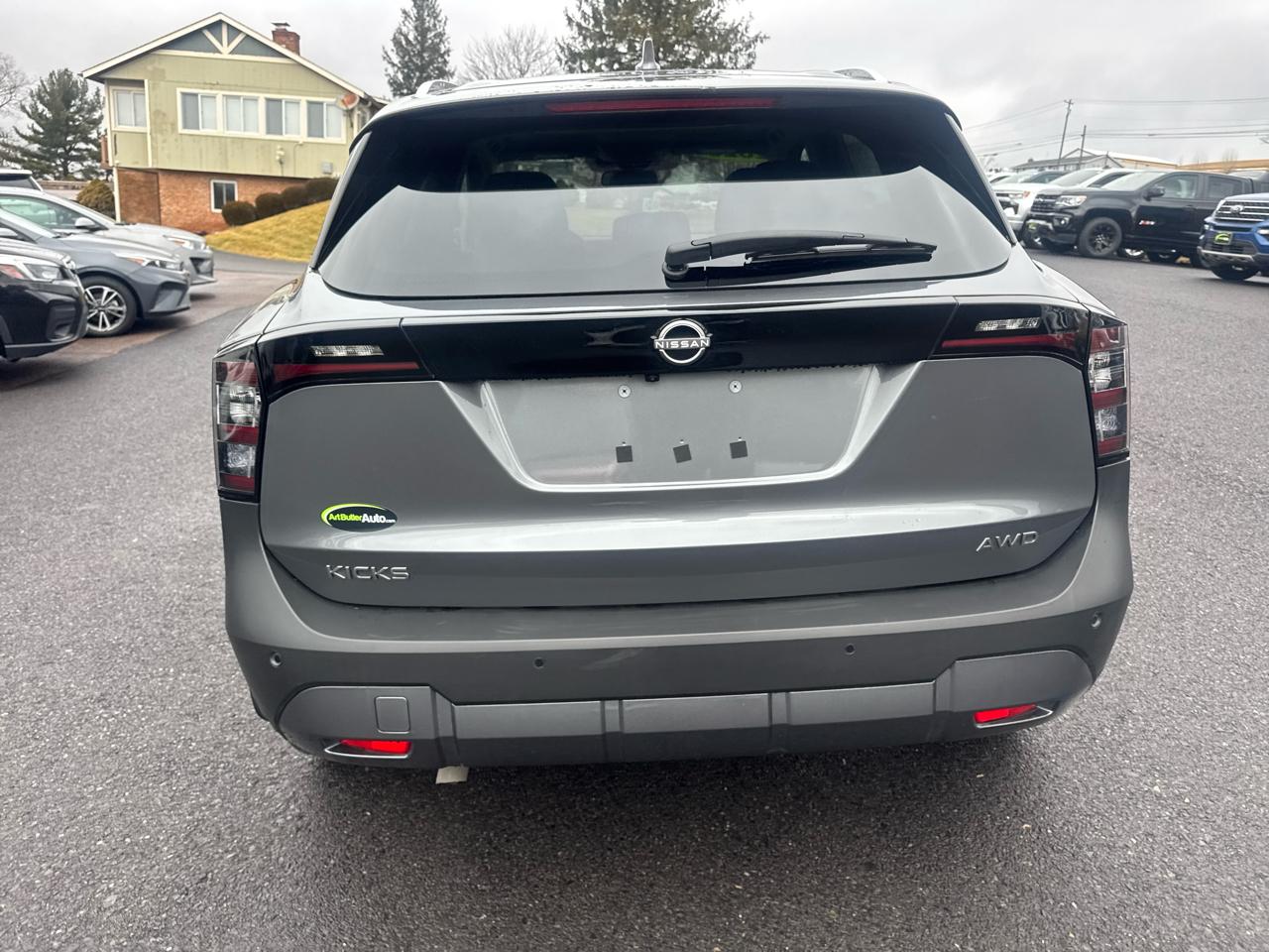 Nissan Kicks SV AWD 2025