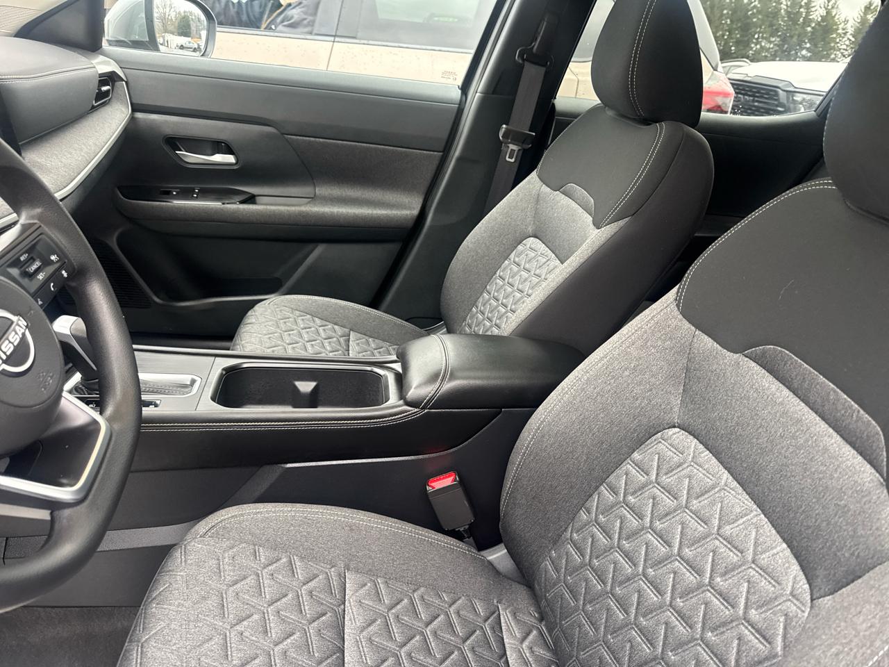 Nissan Kicks SV AWD 2025