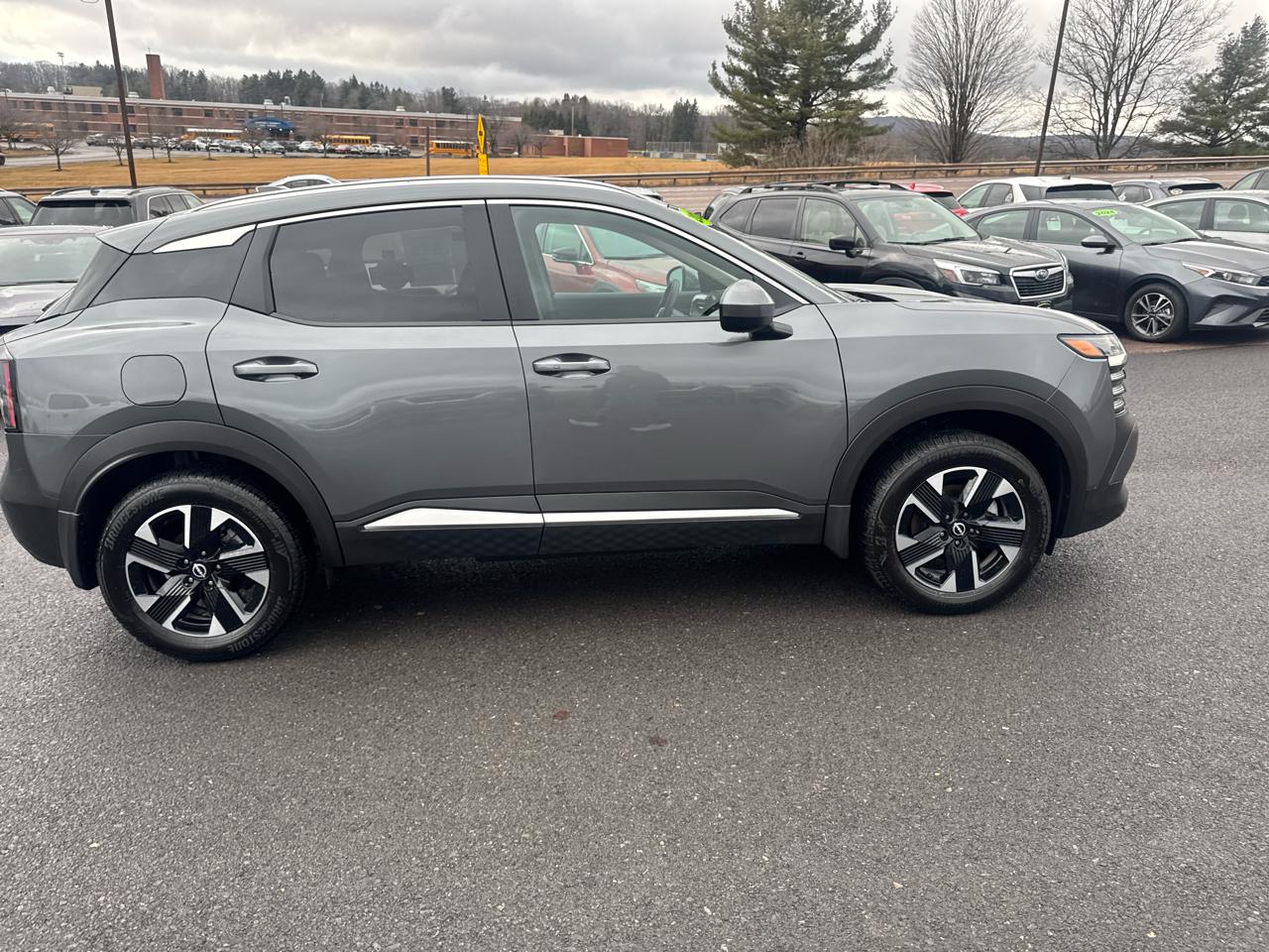 Nissan Kicks SV AWD 2025