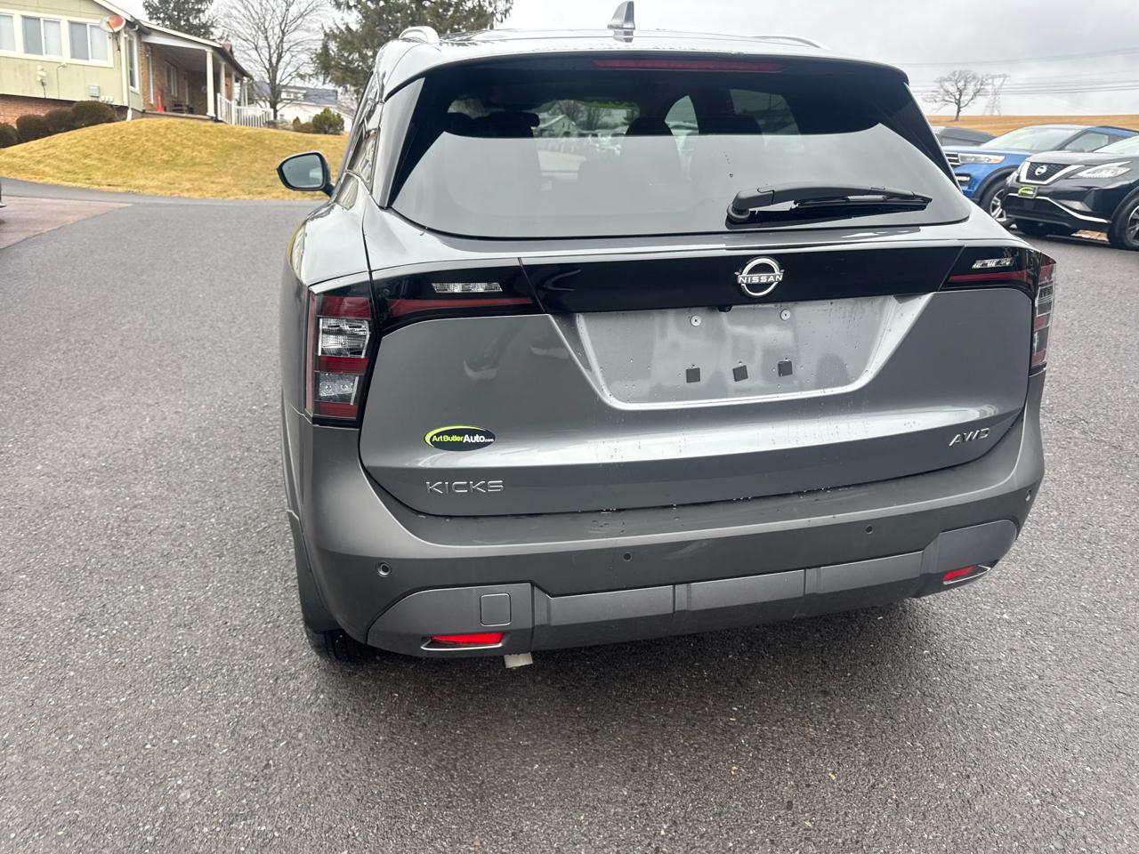Nissan Kicks SV AWD 2025