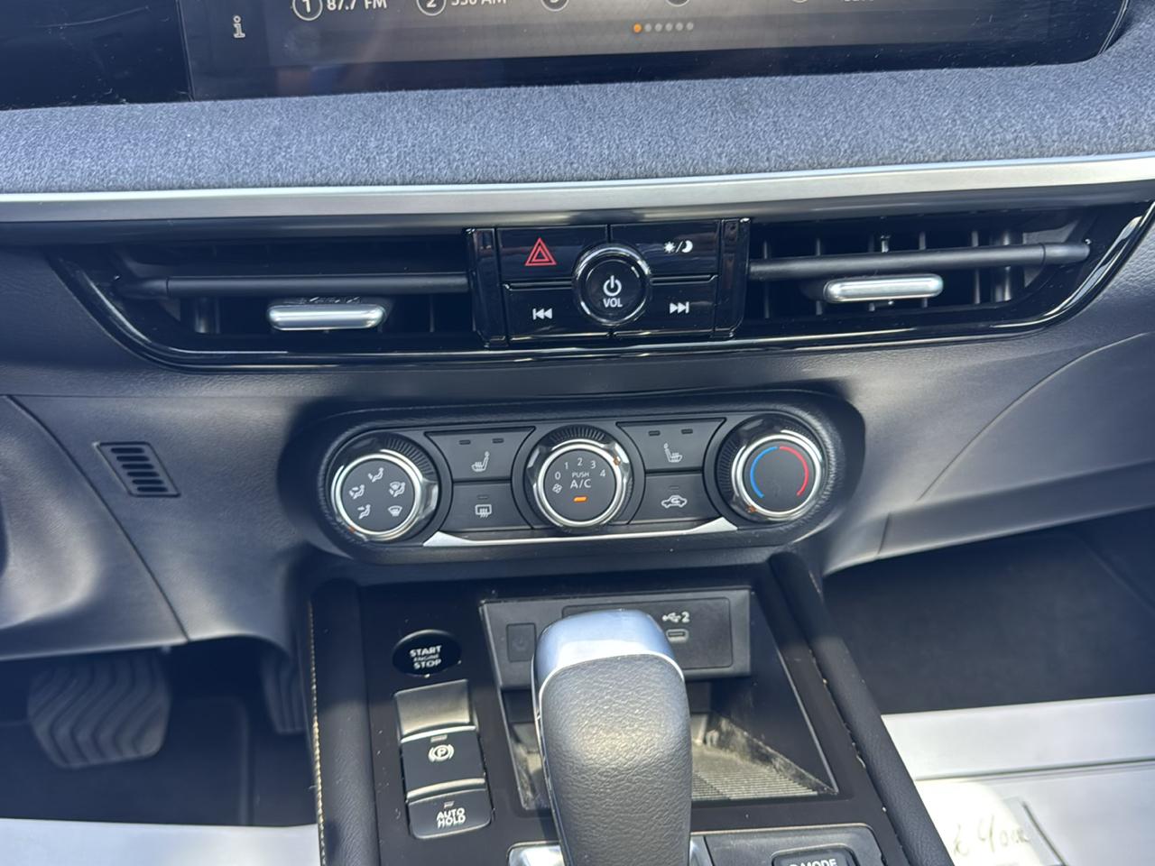 Nissan Kicks SV AWD 2025