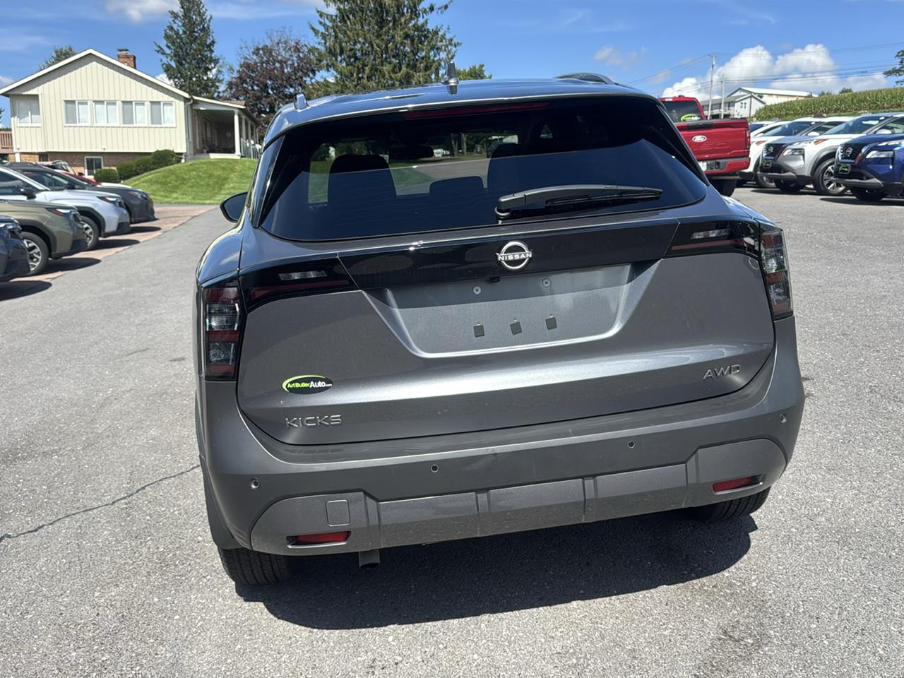 Nissan Kicks SV AWD 2025