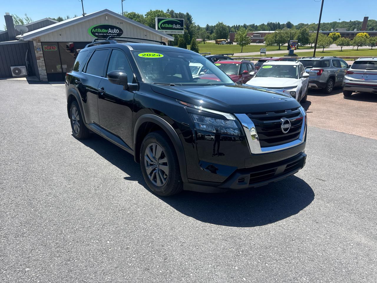 Nissan Pathfinder SV 4WD 2024