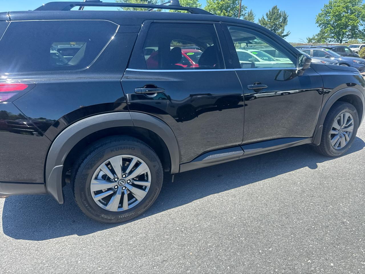 Nissan Pathfinder SV 4WD 2024