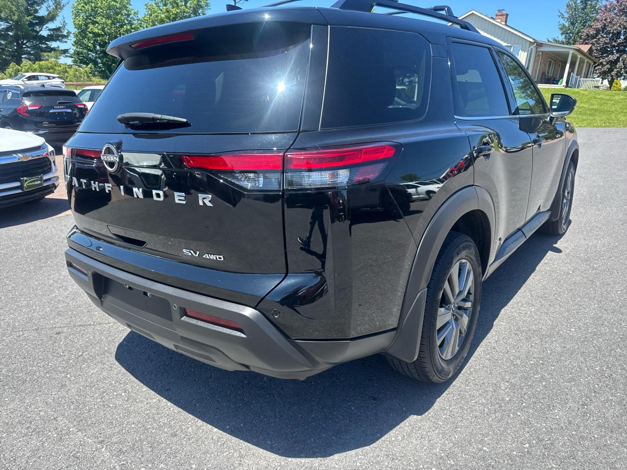Nissan Pathfinder SV 4WD 2024