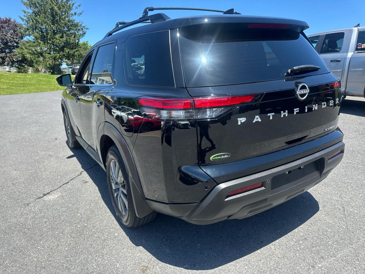 Nissan Pathfinder SV 4WD 2024