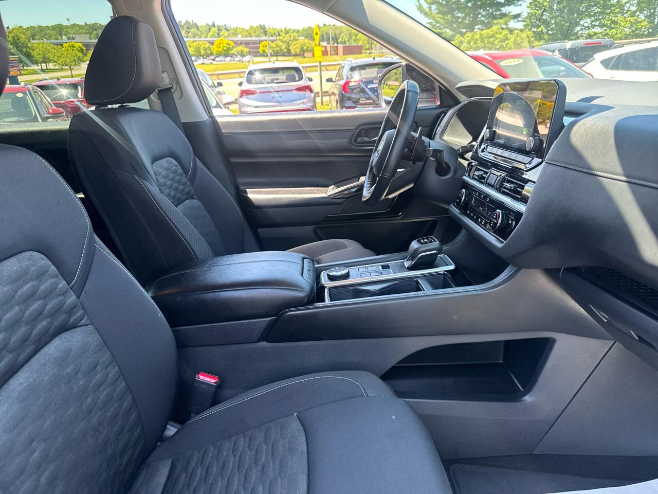 Nissan Pathfinder SV 4WD 2024