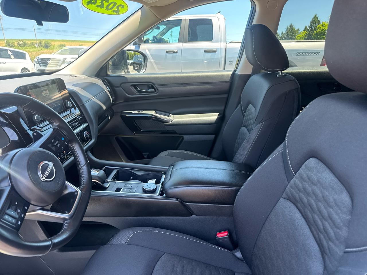 Nissan Pathfinder SV 4WD 2024