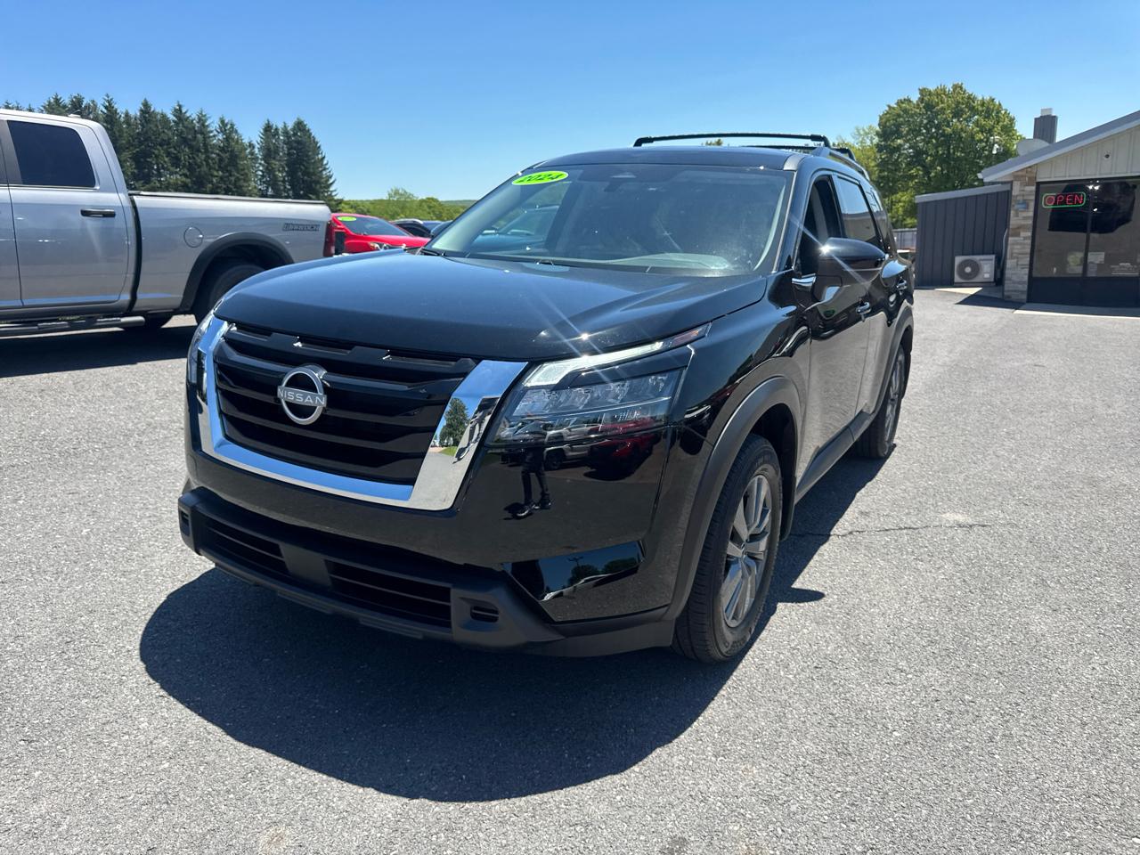 Nissan Pathfinder SV 4WD 2024