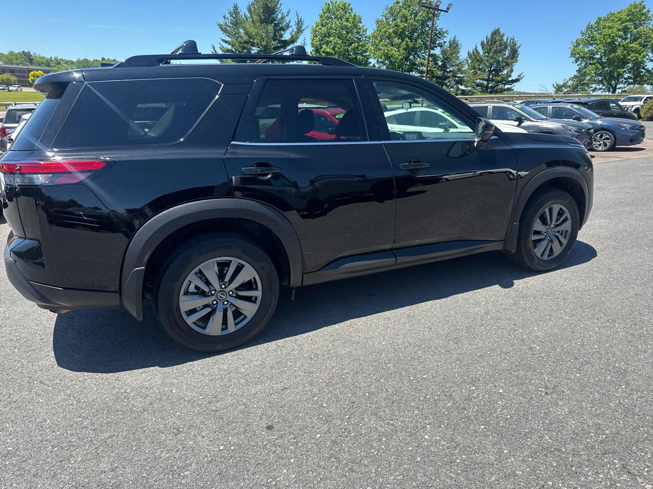 Nissan Pathfinder SV 4WD 2024