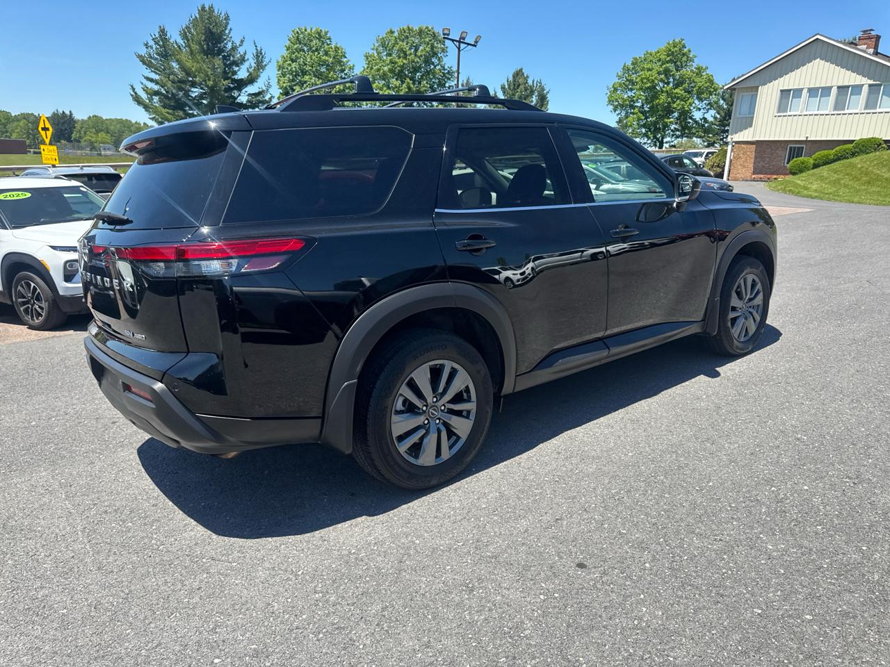 Nissan Pathfinder SV 4WD 2024
