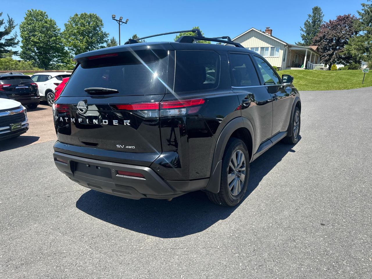 Nissan Pathfinder SV 4WD 2024