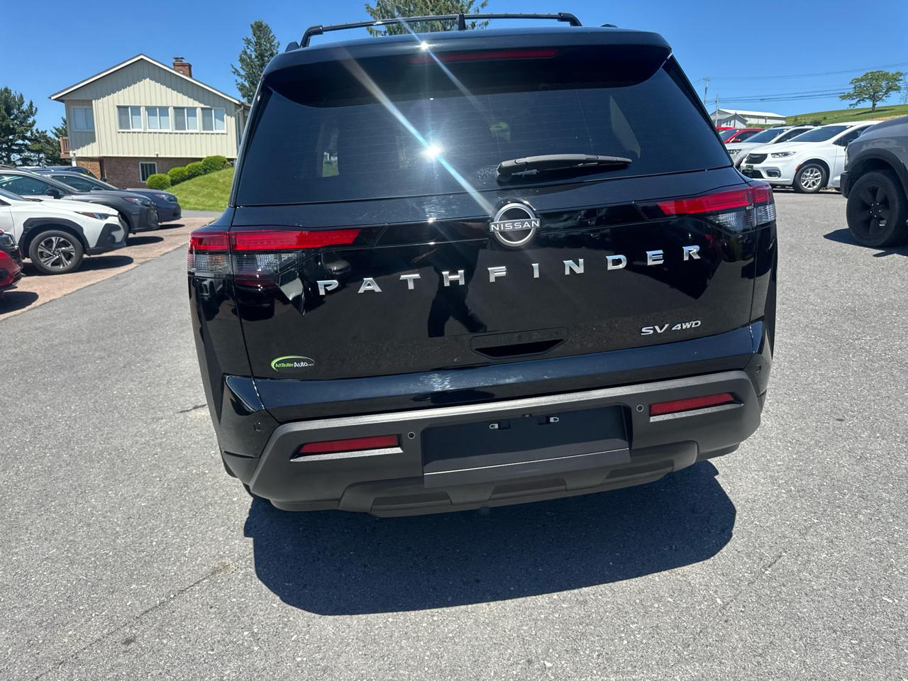 Nissan Pathfinder SV 4WD 2024