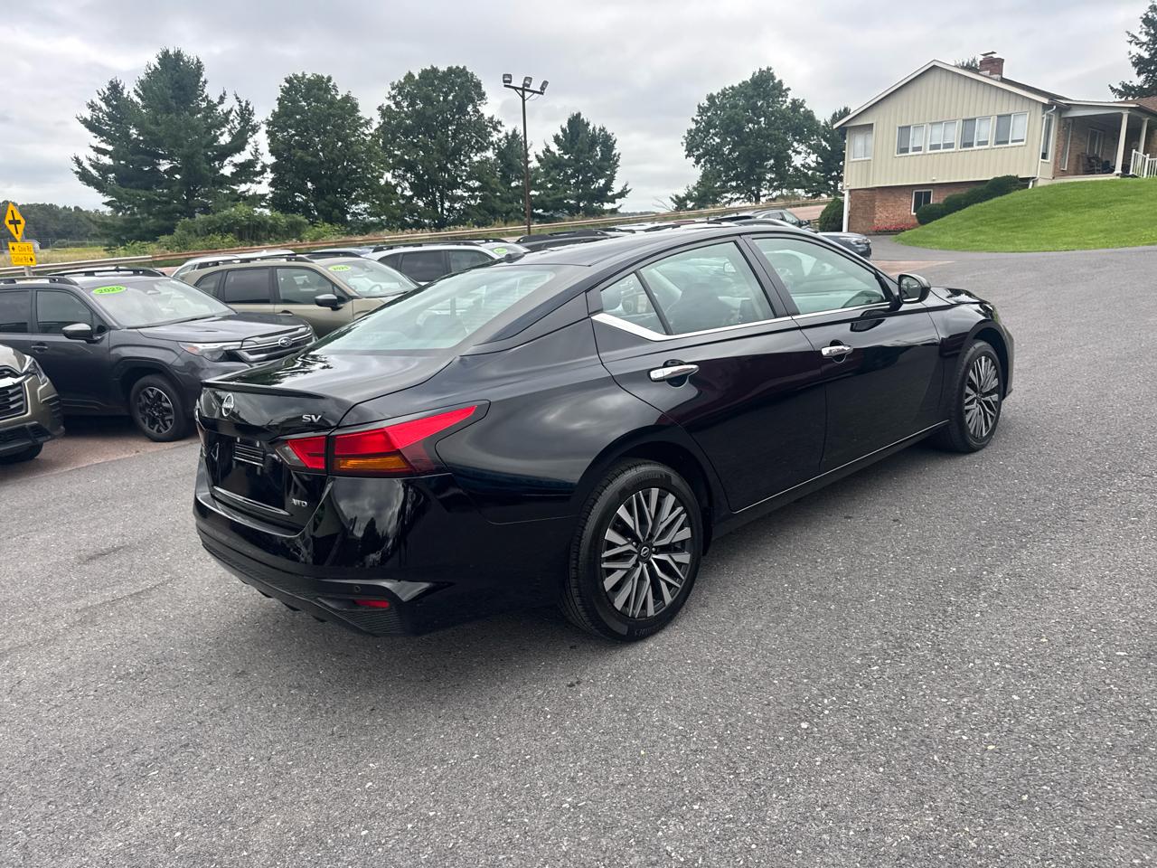 Nissan Altima 2.5 SV AWD Sedan 2024