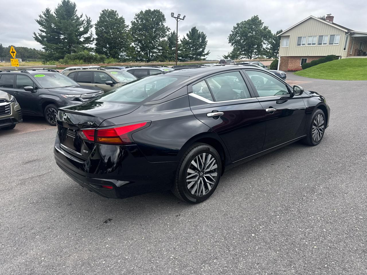 Nissan Altima 2.5 SV AWD Sedan 2024