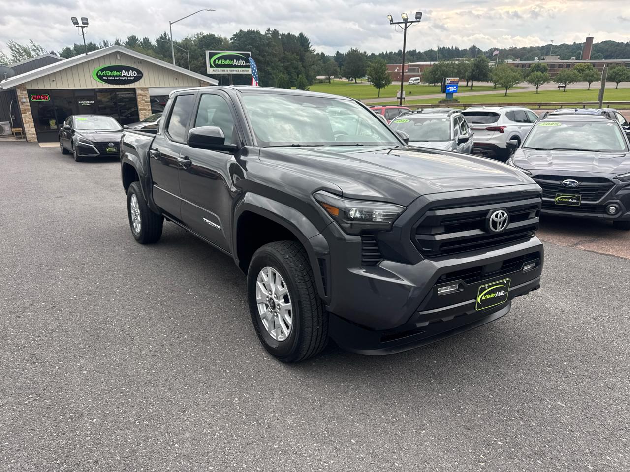 Toyota Tacoma 4WD  2025