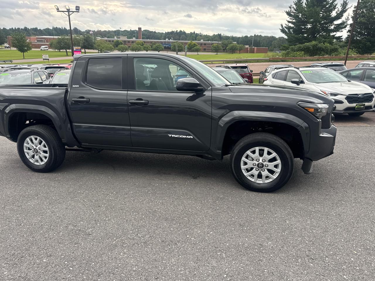 Toyota Tacoma 4WD  2025
