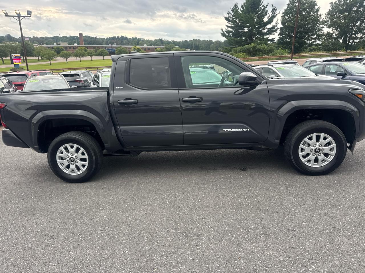 Toyota Tacoma 4WD  2025
