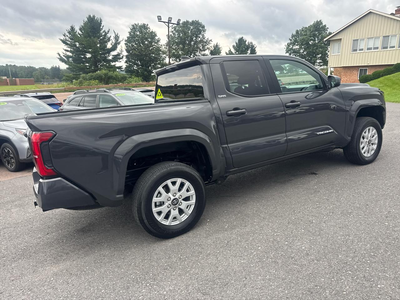 Toyota Tacoma 4WD  2025