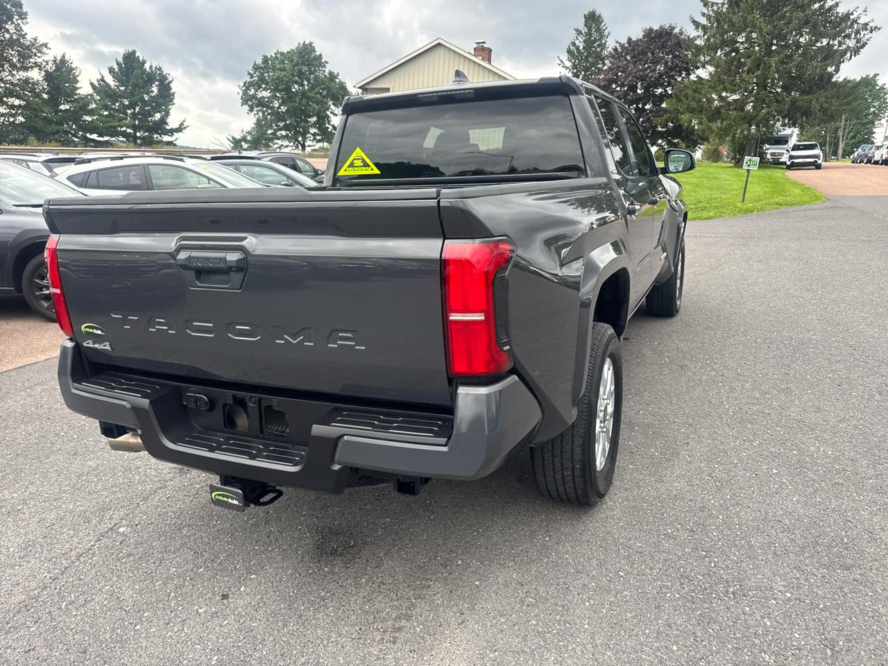 Toyota Tacoma 4WD  2025