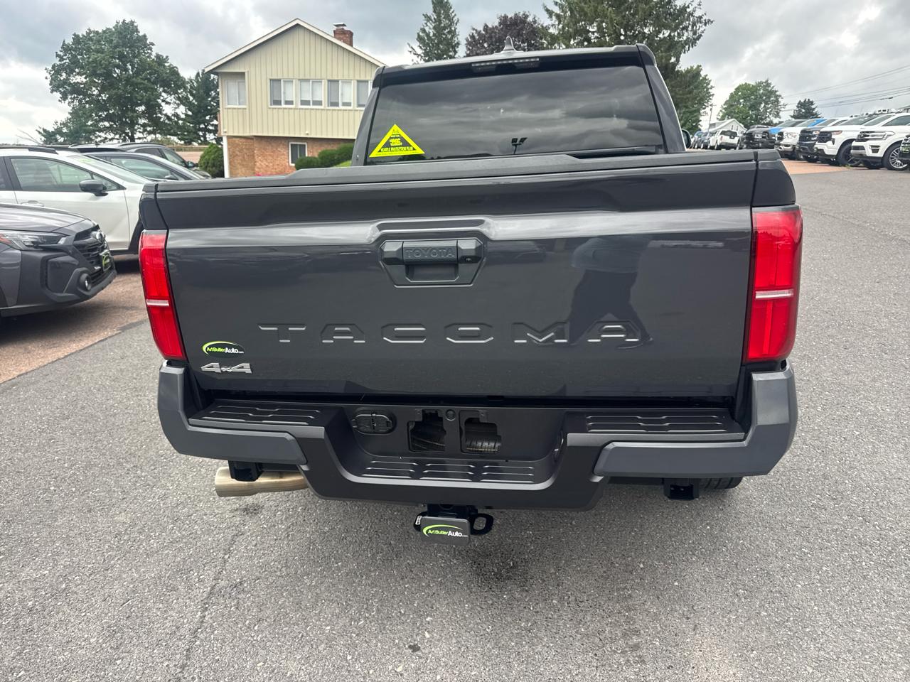 Toyota Tacoma 4WD  2025