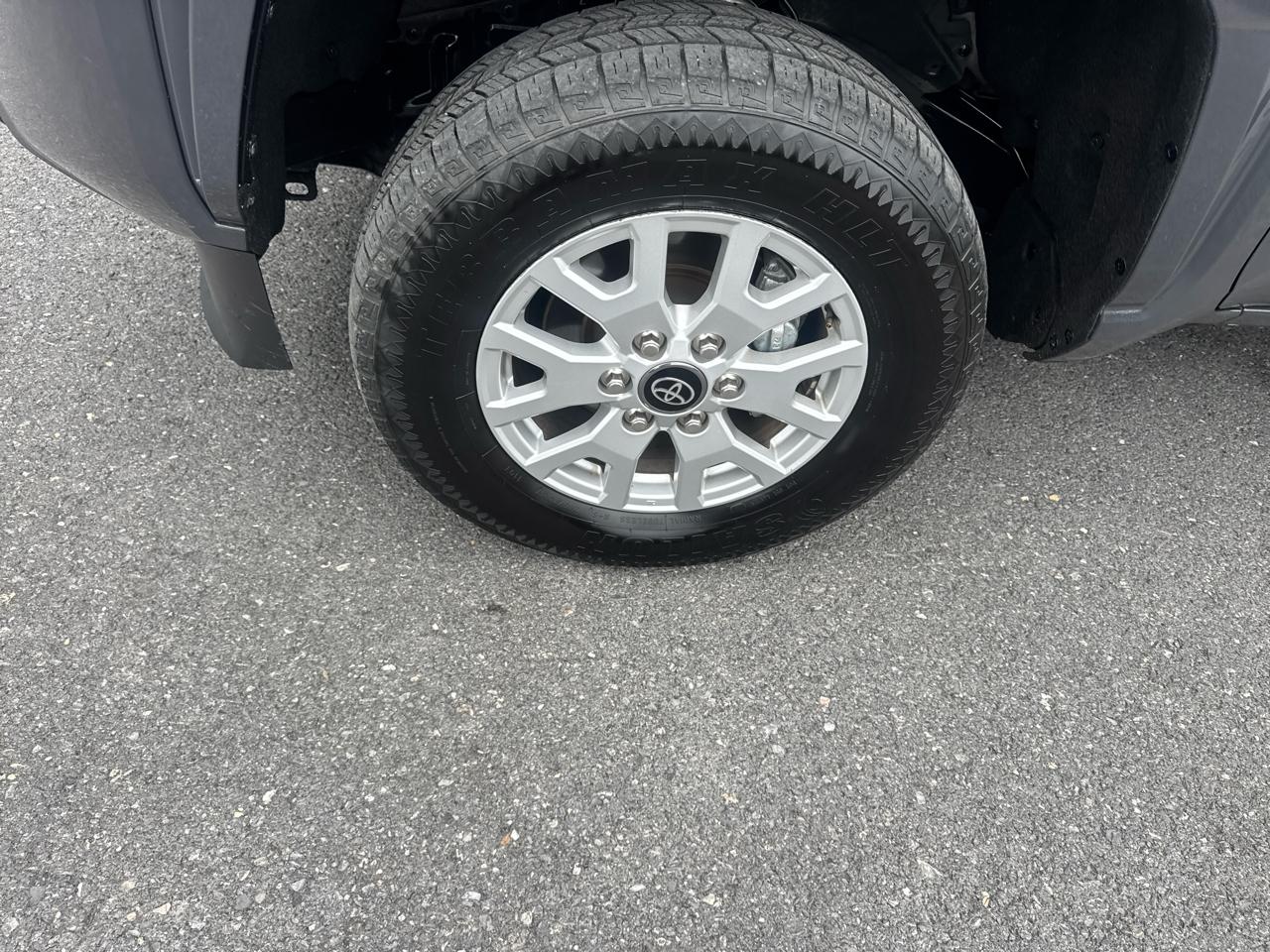Toyota Tacoma 4WD  2025