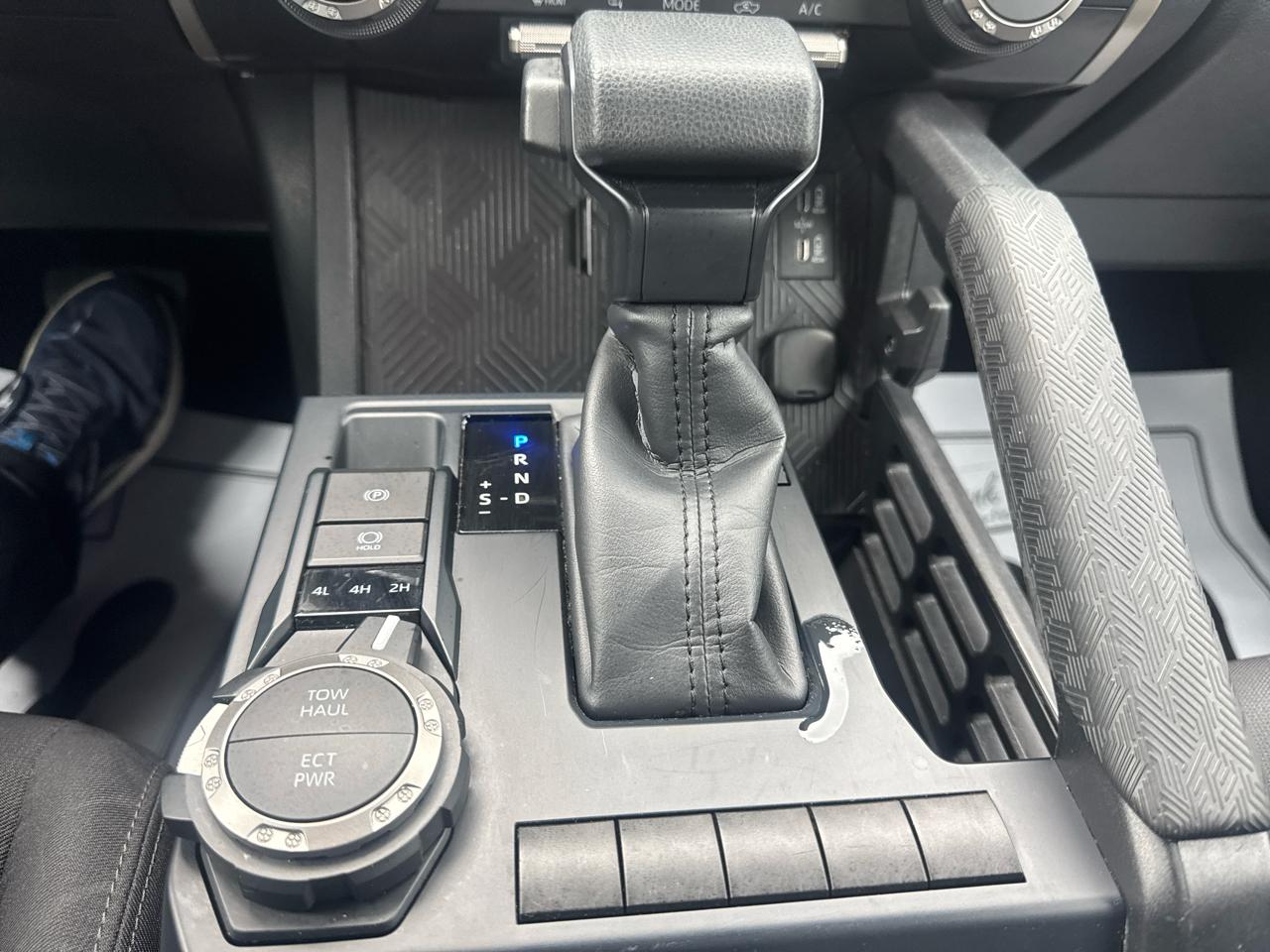 Toyota Tacoma 4WD  2025