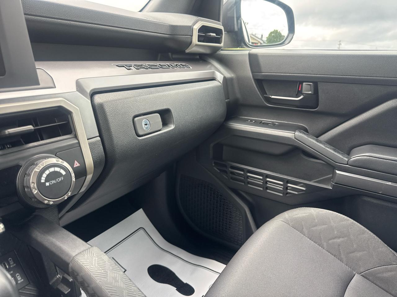 Toyota Tacoma 4WD  2025