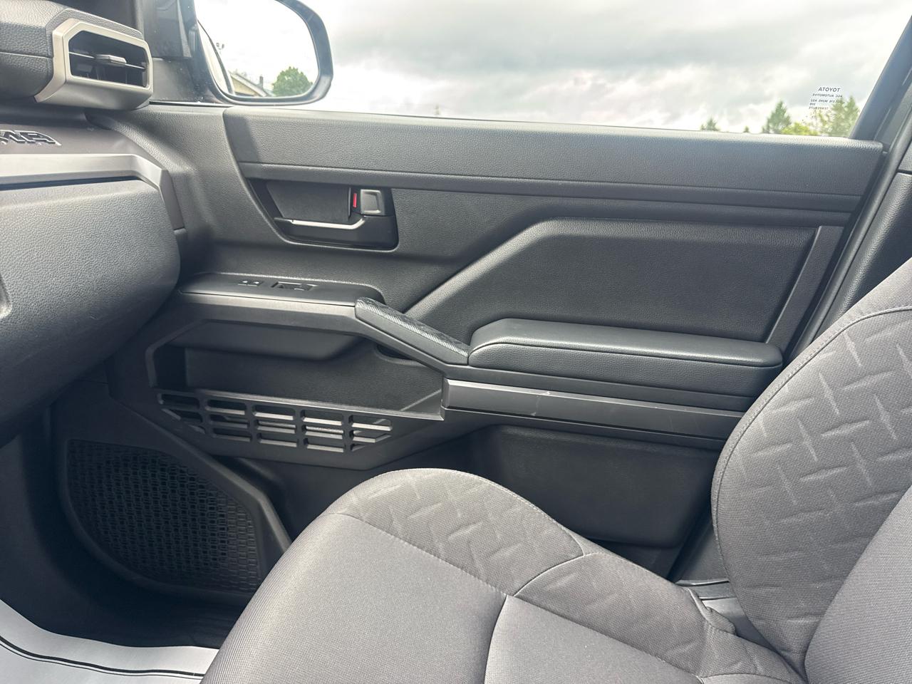Toyota Tacoma 4WD  2025