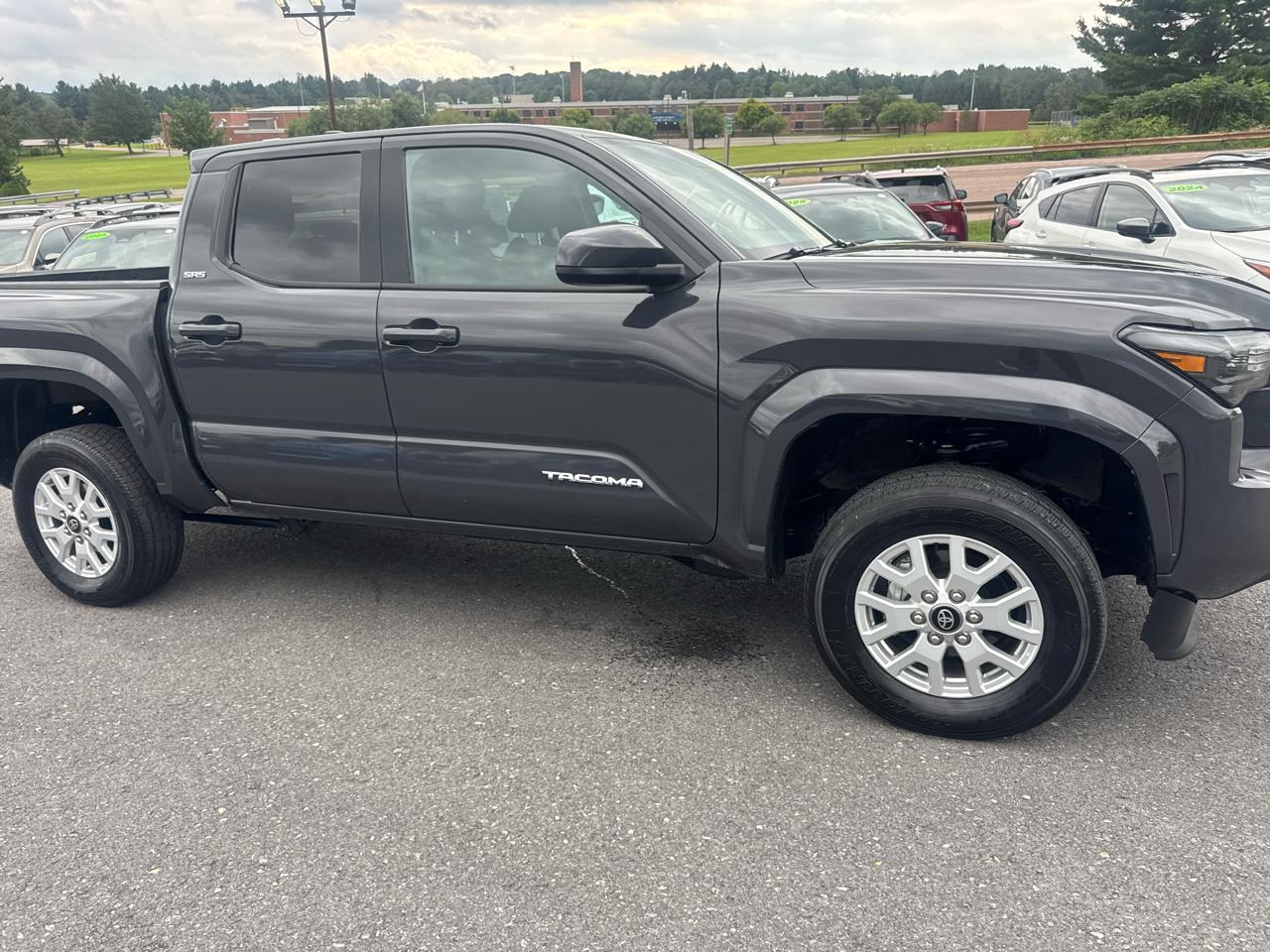 Toyota Tacoma 4WD  2025
