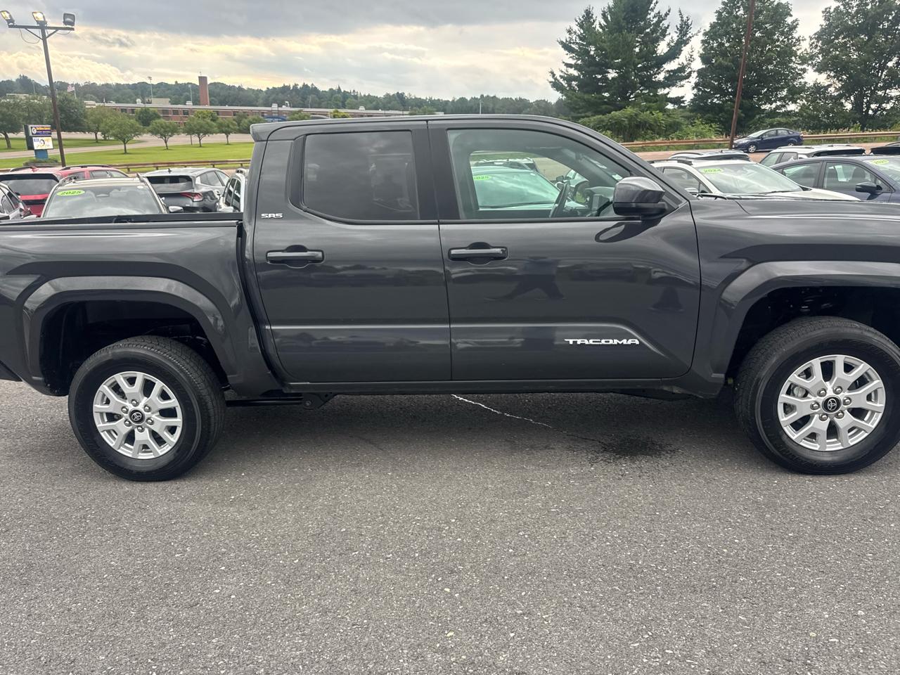Toyota Tacoma 4WD  2025
