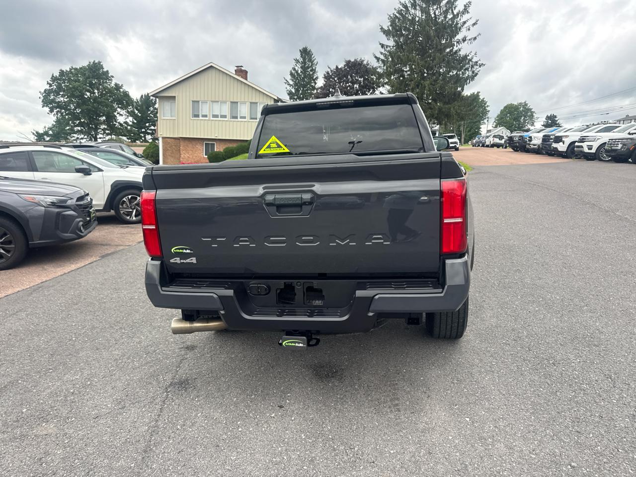 Toyota Tacoma 4WD  2025