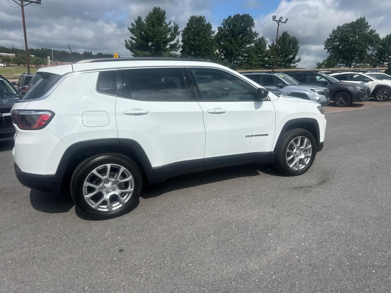Jeep Compass Latitude Lux 4x4 2023