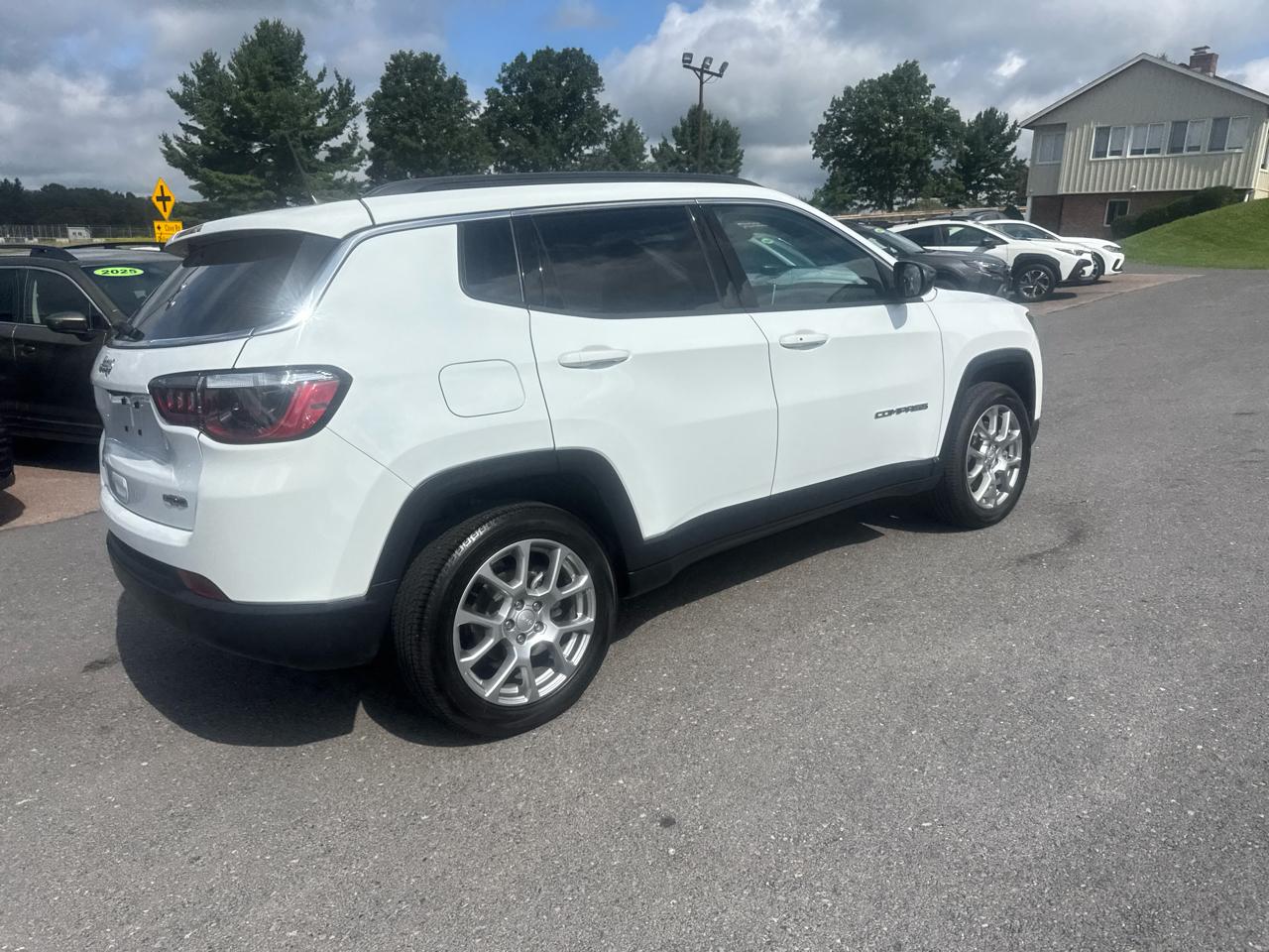 Jeep Compass Latitude Lux 4x4 2023