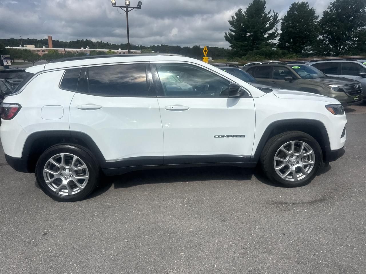 Jeep Compass Latitude Lux 4x4 2023