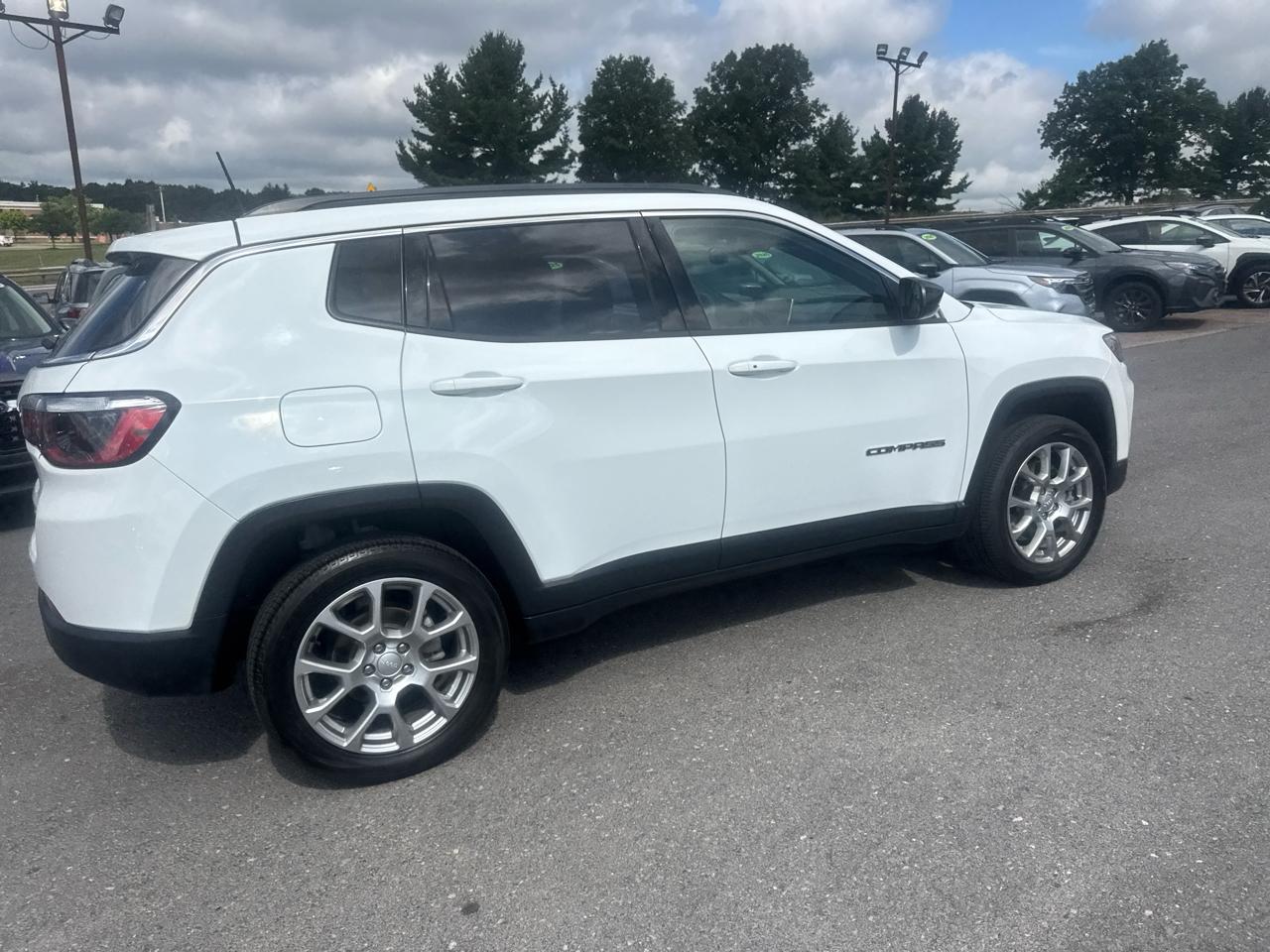 Jeep Compass Latitude Lux 4x4 2023