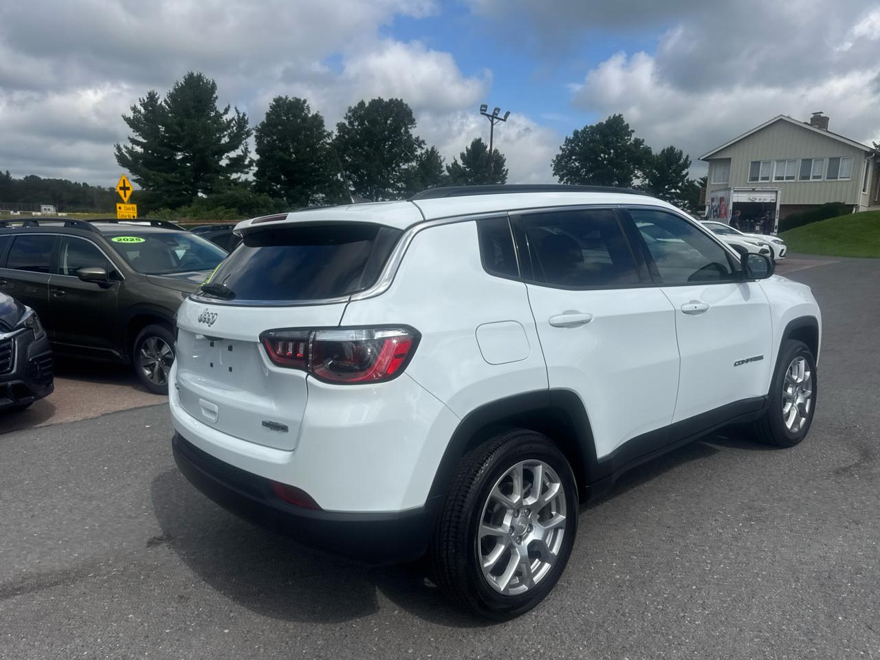 Jeep Compass Latitude Lux 4x4 2023