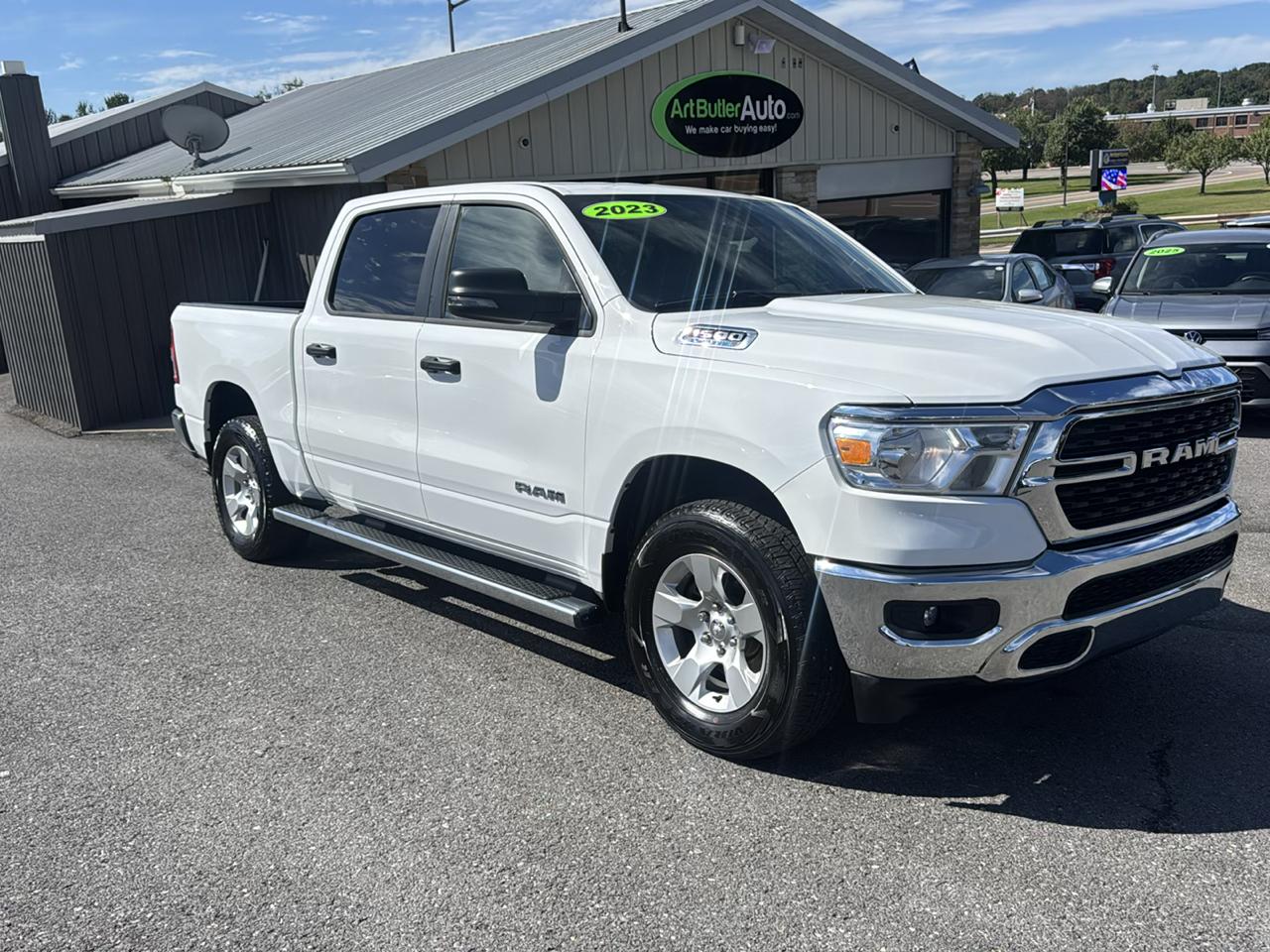 RAM 1500 Big Horn 4x4 Crew Cab 5'7" Box 2023