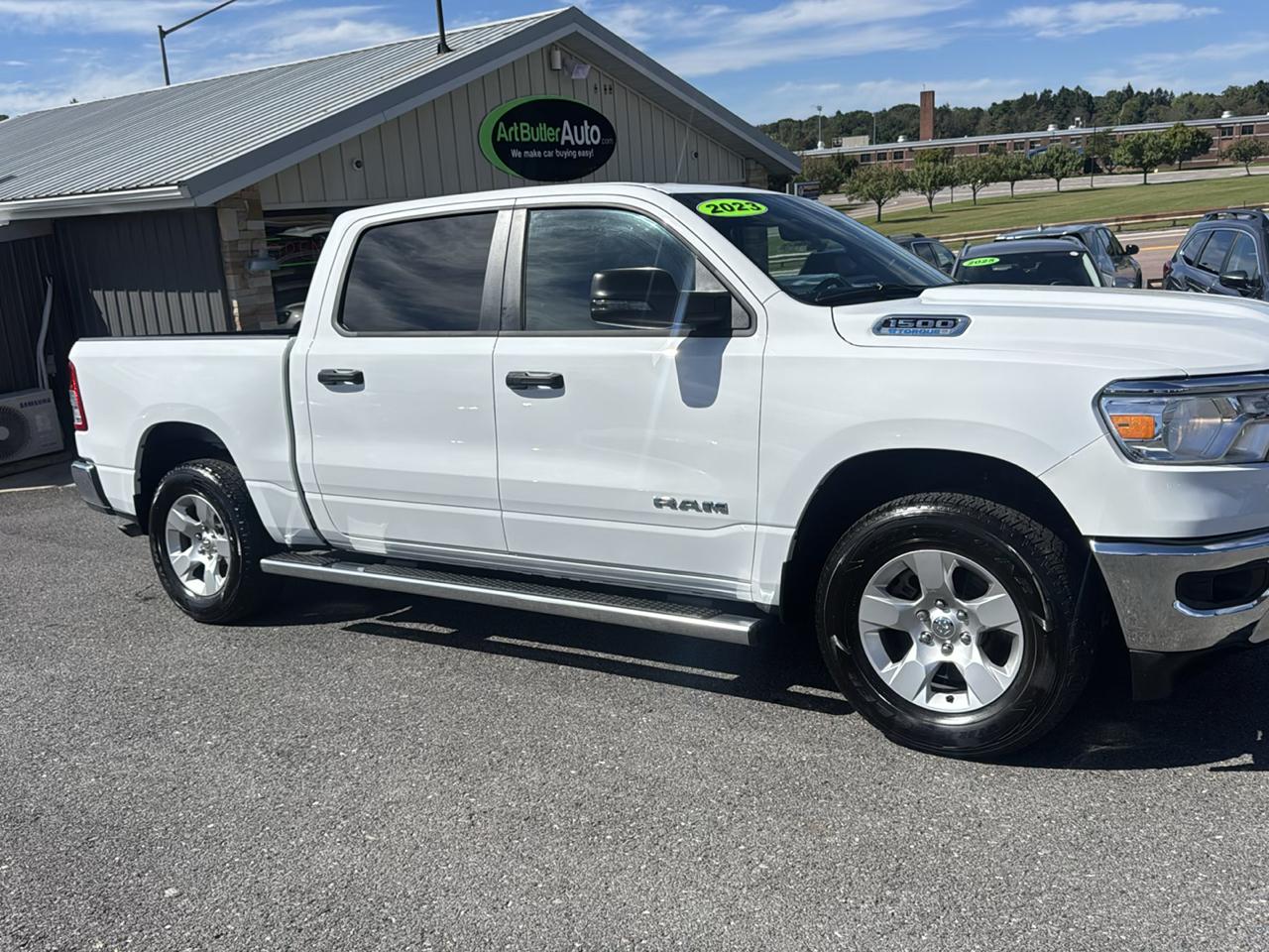 RAM 1500 Big Horn 4x4 Crew Cab 5'7" Box 2023