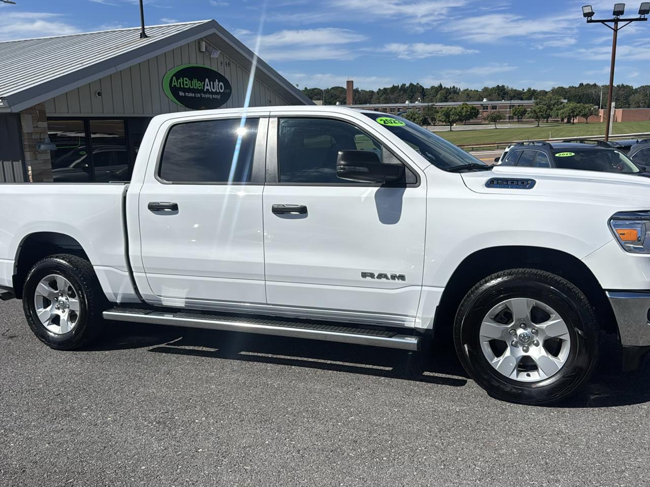 RAM 1500 Big Horn 4x4 Crew Cab 5'7" Box 2023