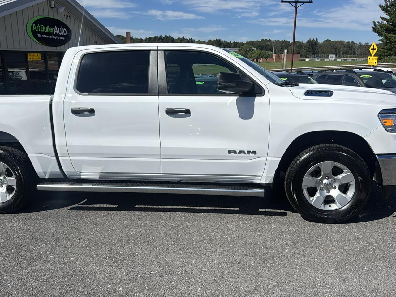 RAM 1500 Big Horn 4x4 Crew Cab 5'7" Box 2023