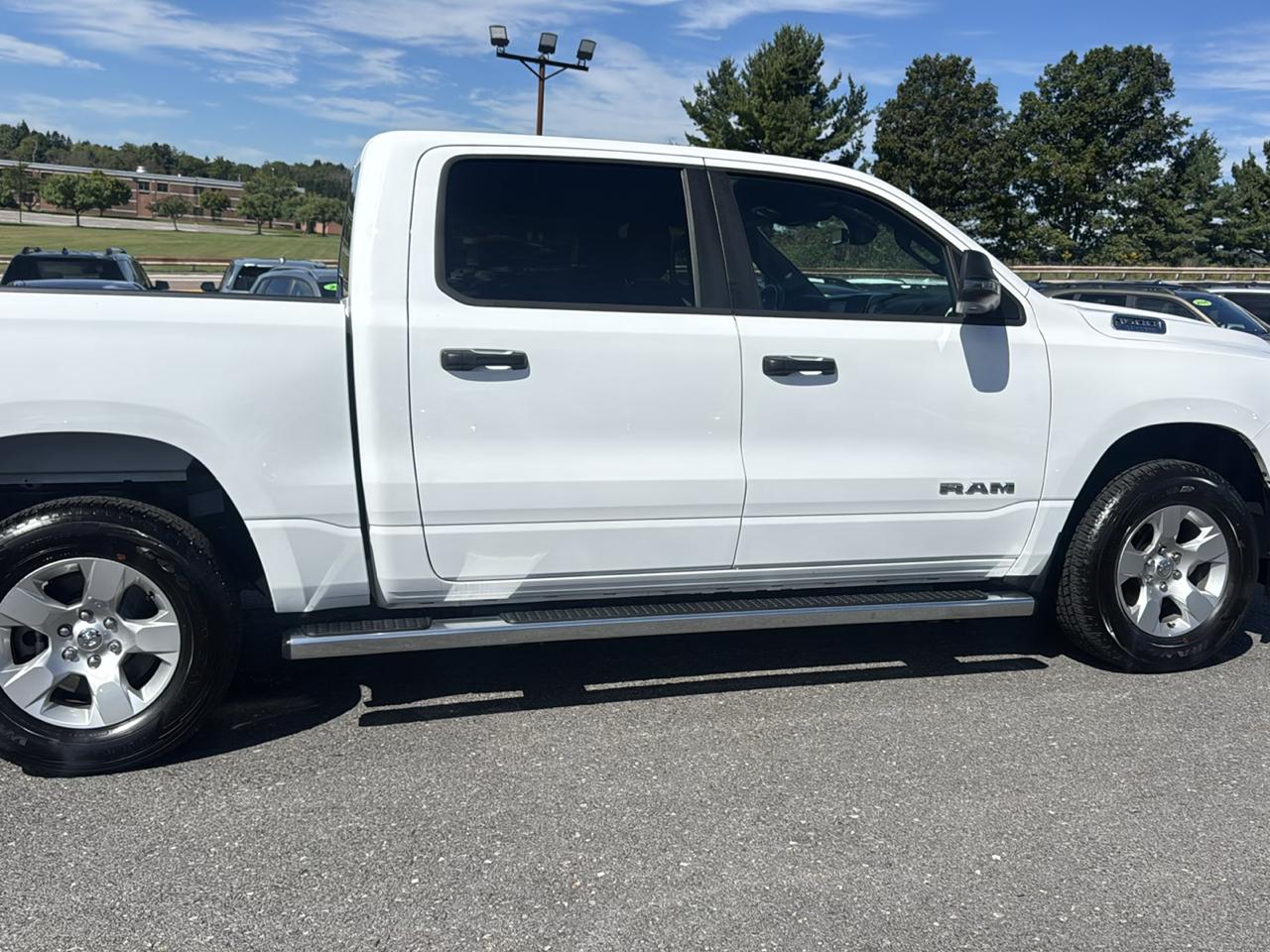 RAM 1500 Big Horn 4x4 Crew Cab 5'7" Box 2023