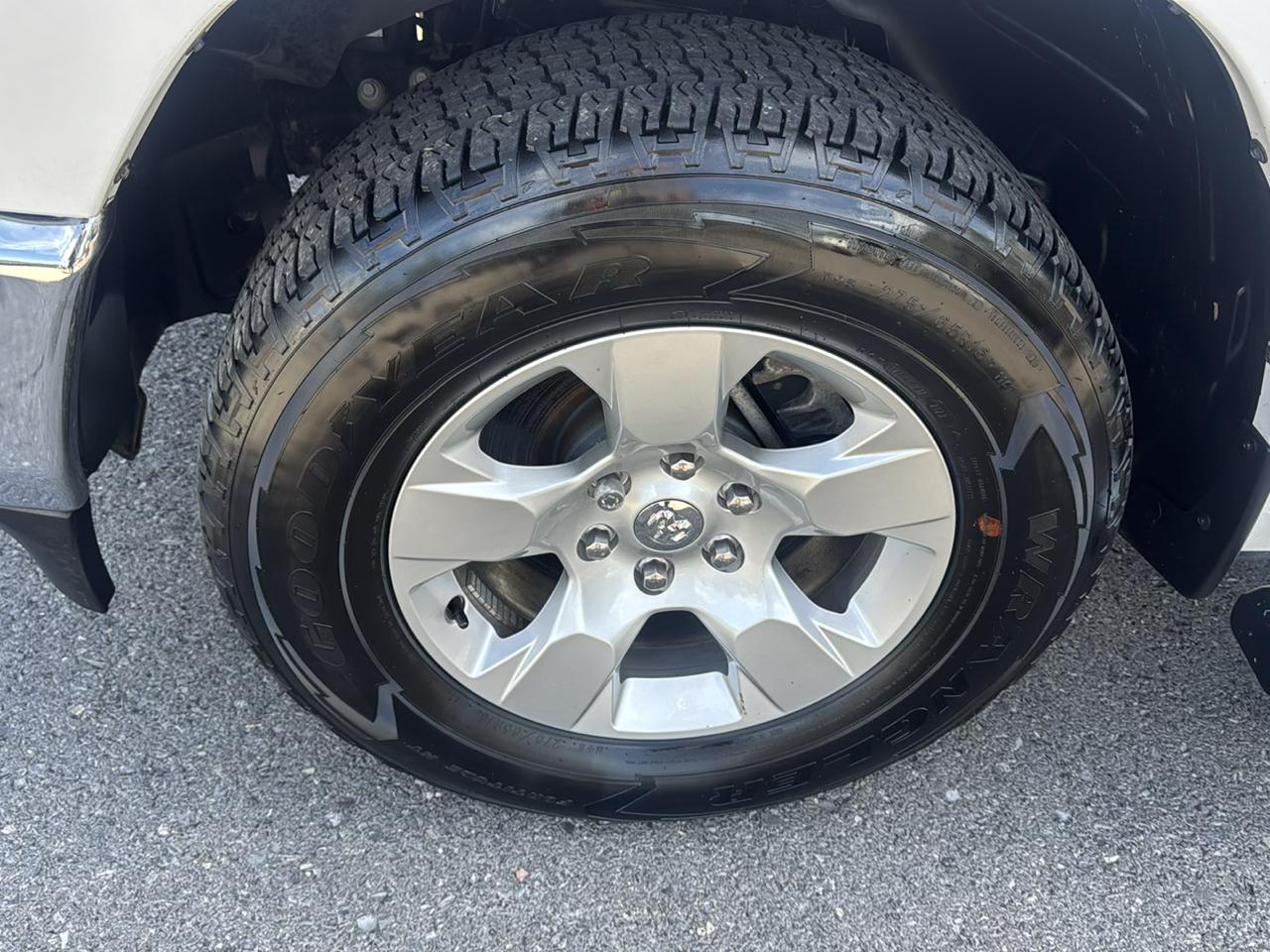 RAM 1500 Big Horn 4x4 Crew Cab 5'7" Box 2023
