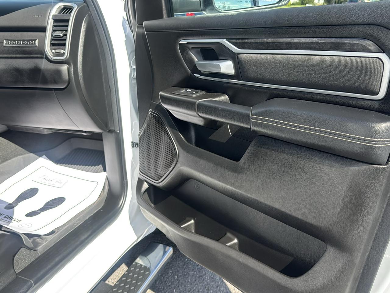 RAM 1500 Big Horn 4x4 Crew Cab 5'7" Box 2023