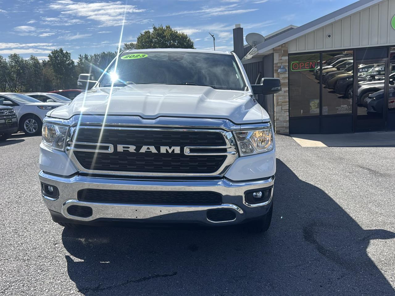 RAM 1500 Big Horn 4x4 Crew Cab 5'7" Box 2023
