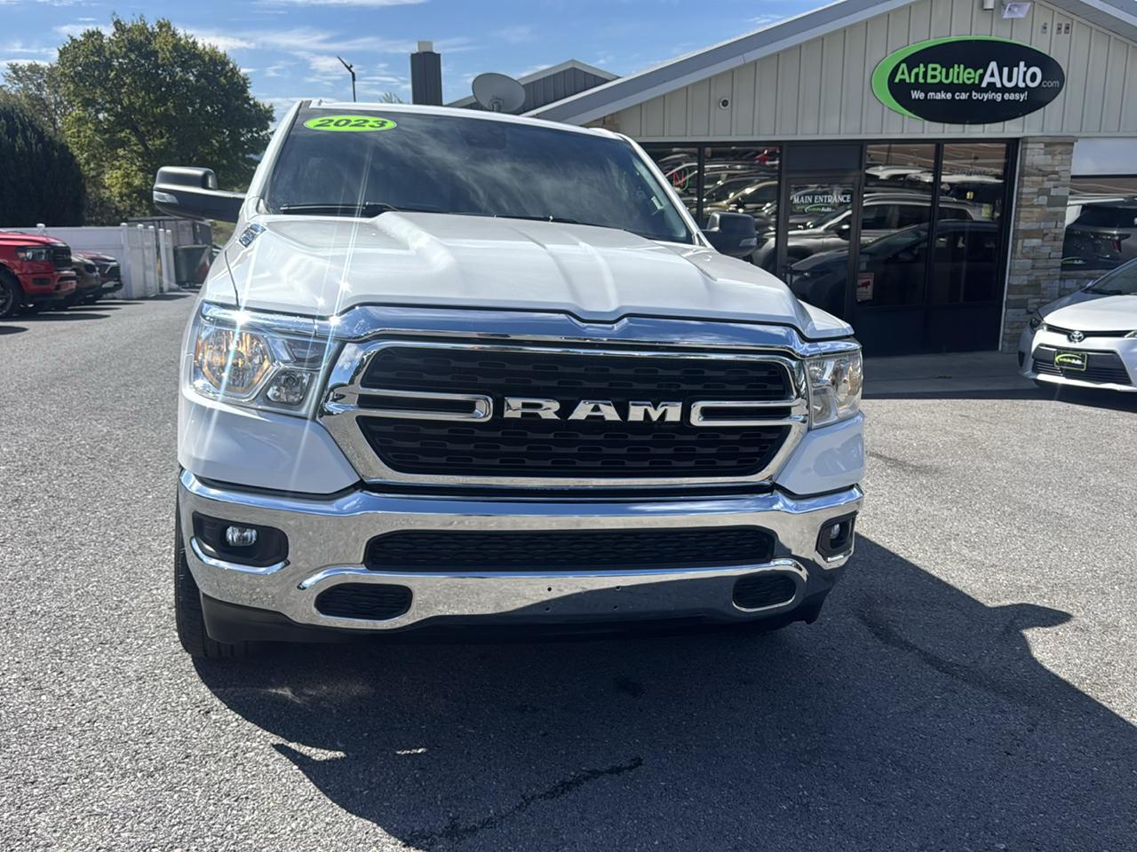 RAM 1500 Big Horn 4x4 Crew Cab 5'7" Box 2023