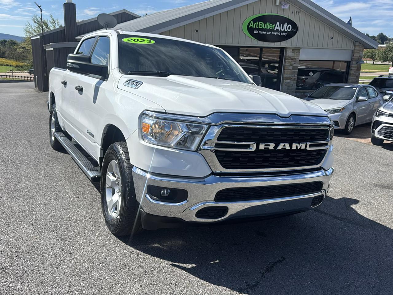 RAM 1500 Big Horn 4x4 Crew Cab 5'7" Box 2023