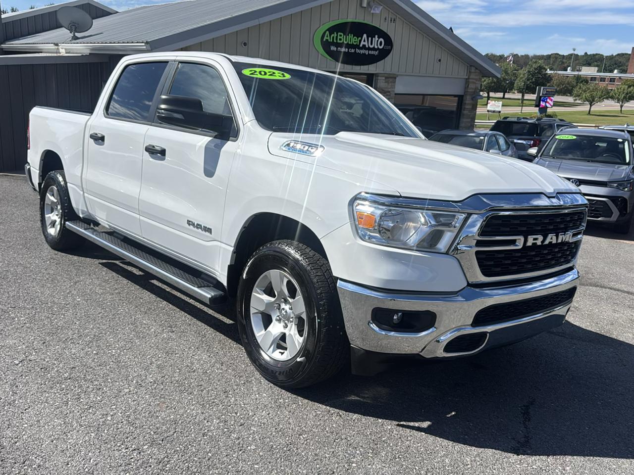 RAM 1500 Big Horn 4x4 Crew Cab 5'7" Box 2023